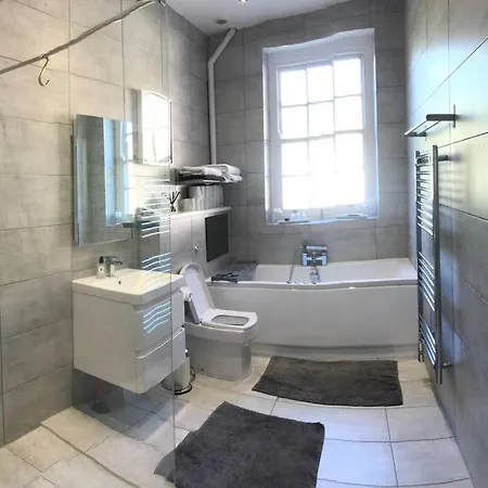 G&c - 1 Bedroom Luxurious Flat In