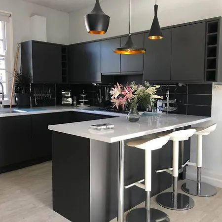 G&c - 1 Bedroom Luxurious Flat In